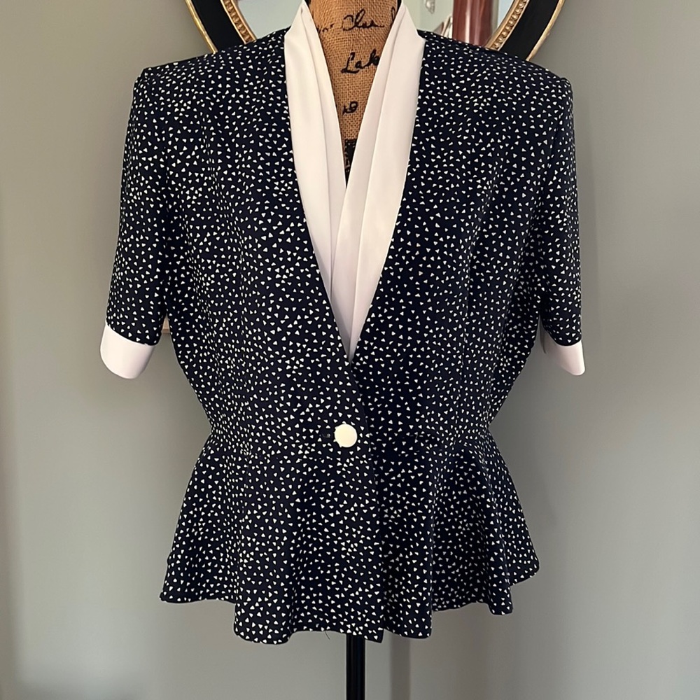 Michael Blake 1980s jacket, size 18, please see measurements.